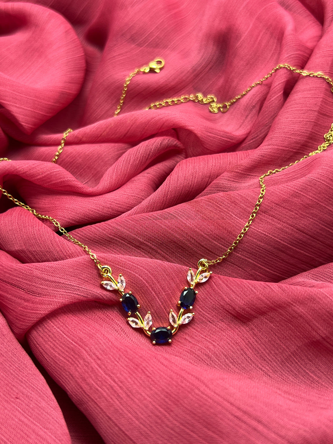 Luxury Tulip Crystal Necklace for Women | Premium Zircon Pendant Necklace