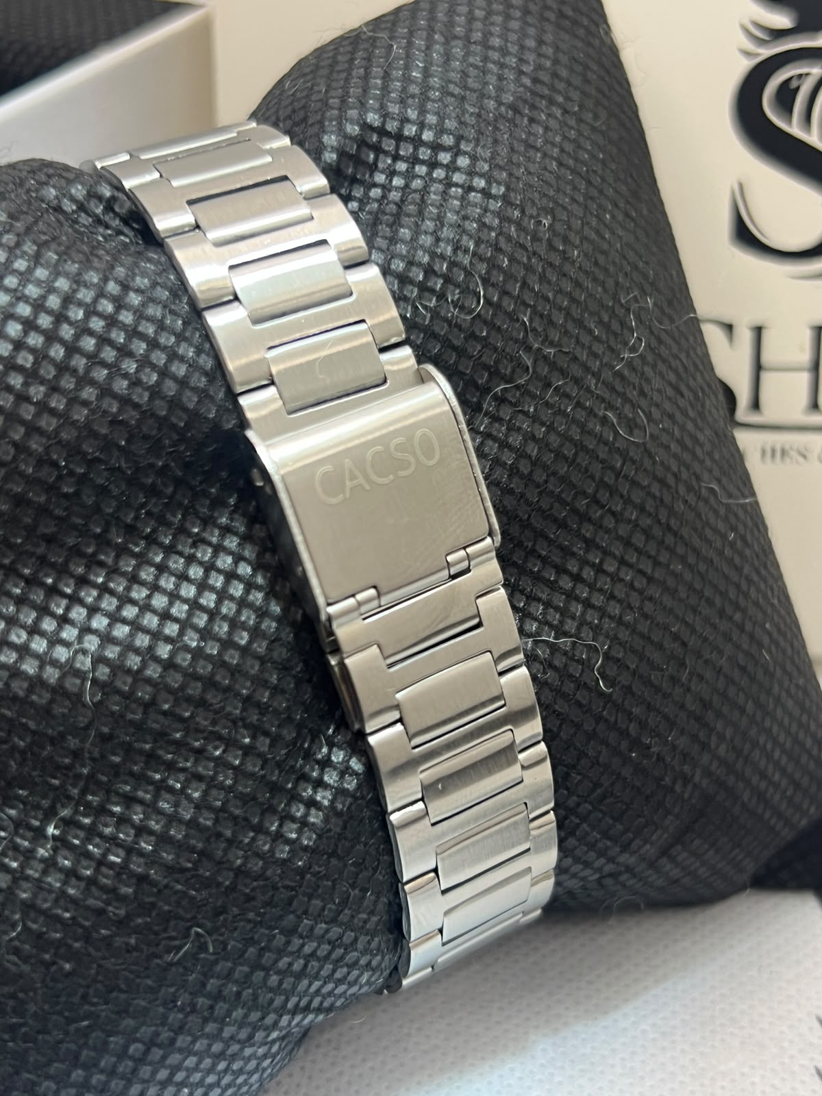CACSO A158W – Branded Fold-Over Clasp Detail