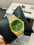 VIOKAI 6680 Forest Green Arabic Numeral Dial – Front View with Gold Bezel & Two-Tone Bracelet