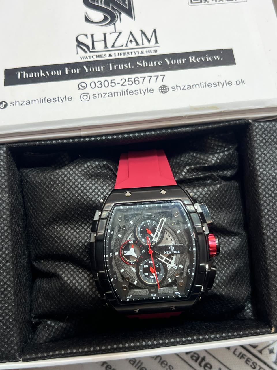 New Time Tonneau – Case Side Profile with Hex Screws & Red Strap Lug
