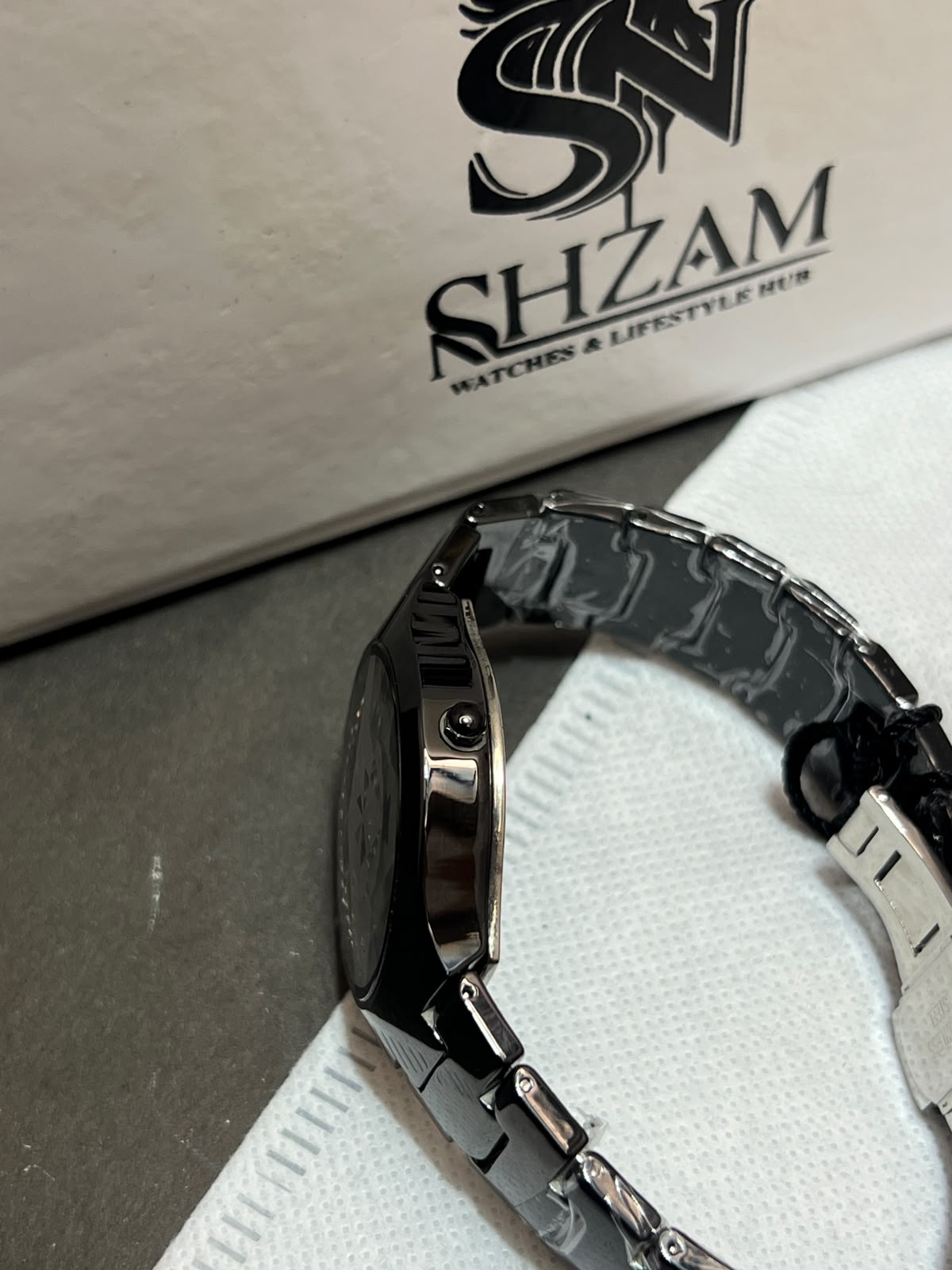 Fitron Sapphire – Case Side Profile with Silver Crown & Fitron Tag