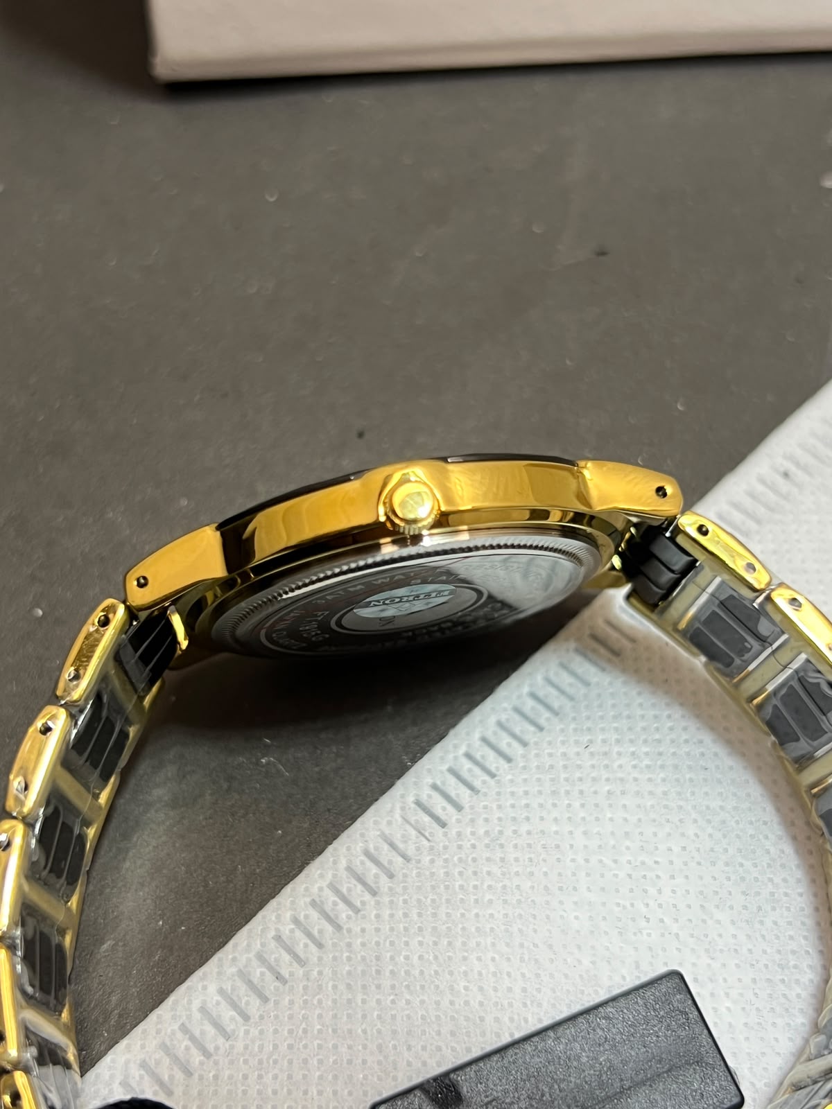 Fitron FT.1915G Case Back engraved Ceramic 18K Plated Sapphire 5ATM Japan Quartz